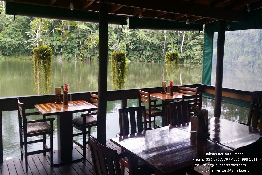 restaurant-balcony